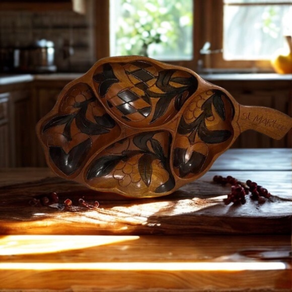 Handcrafted Wooden Leaf-Shaped Four compartment Tray - Picture 1 of 8